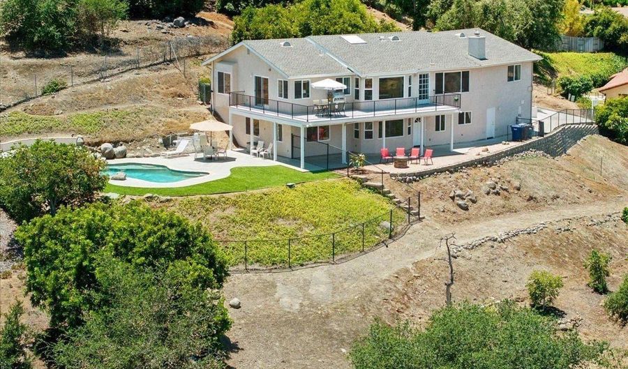1033 Via Contenta, Escondido, CA 92029 - 3 Beds, 4 Bath