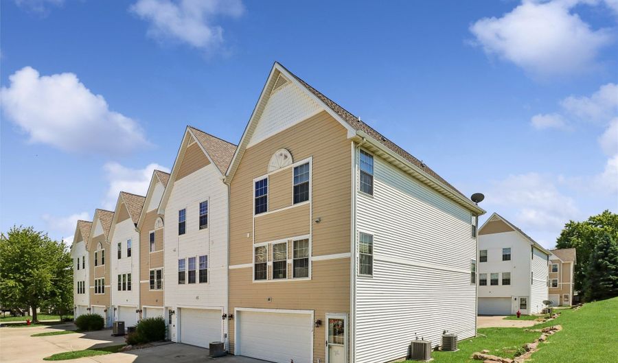 1132 10th Ave NW, Altoona, IA 50009 - 2 Beds, 1 Bath