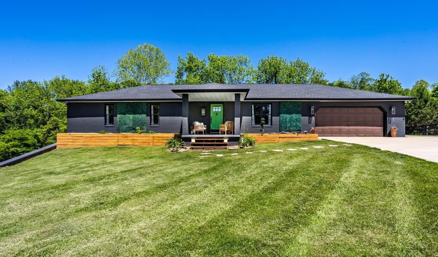 283 E Valley Mission Ln, Bedford, IN 47421 - 3 Beds, 3 Bath