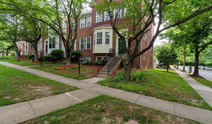 10301 GREENSPIRE Way, Bowie, MD 20721 - 4 Beds, 4 Bath