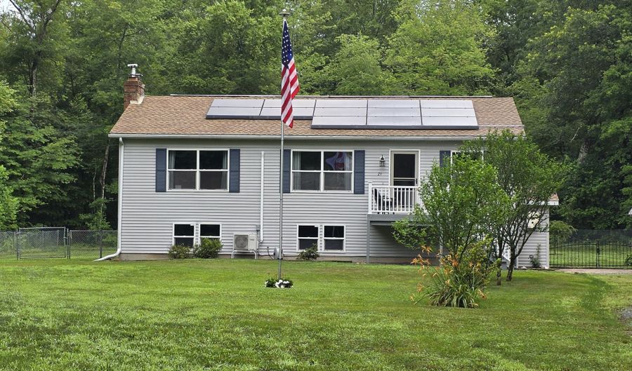 29 Bingham Rd, Canterbury, CT 06331 - 3 Beds, 2 Bath