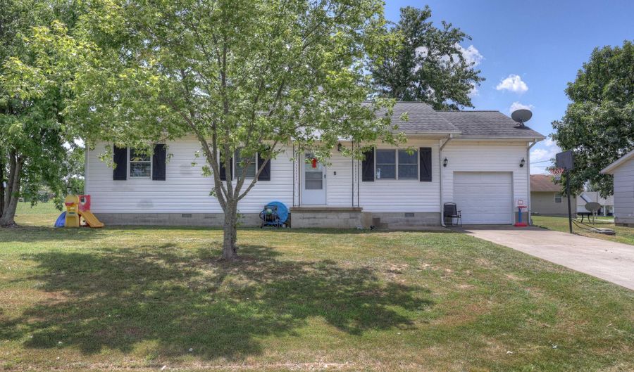 637 W 30th St, Baxter Springs, KS 66713 - 3 Beds, 1 Bath