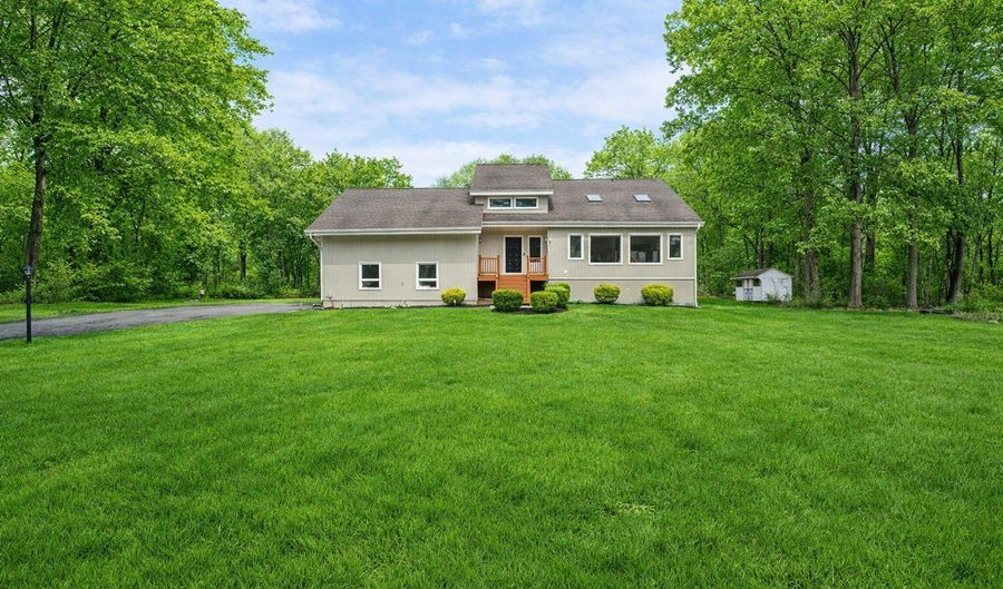 6 Daniels Dr, Danbury, CT 06811 - 4 Beds, 3 Bath