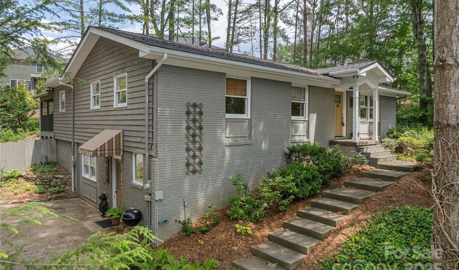25 Brookcliff Dr, Asheville, NC 28804 - 3 Beds, 3 Bath
