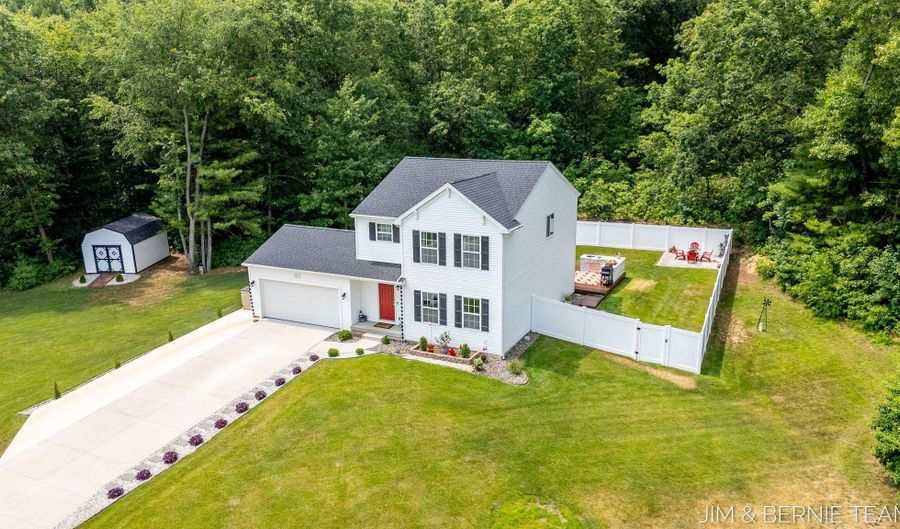 1692 Ryan Woods Ct, Allegan, MI 49010 - 4 Beds, 3 Bath