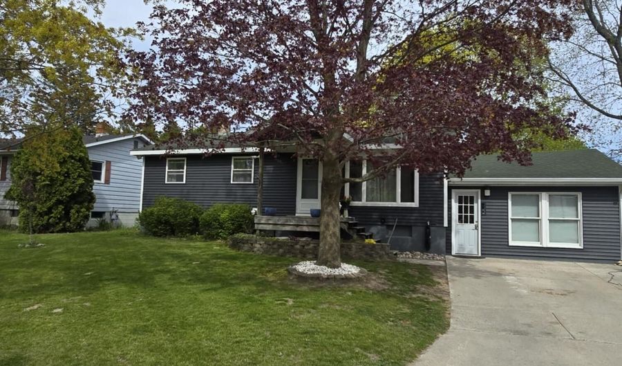 241 N Lawn St, Alpena, MI 49707 - 3 Beds, 2 Bath