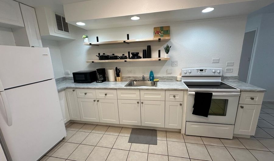 111 KAHULUI BEACH Rd C116, Kahului, HI 96732 - 2 Beds, 2 Bath