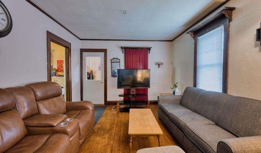 316 W 3rd Ave N, Aurora, MN 55705 - 2 Beds, 1 Bath