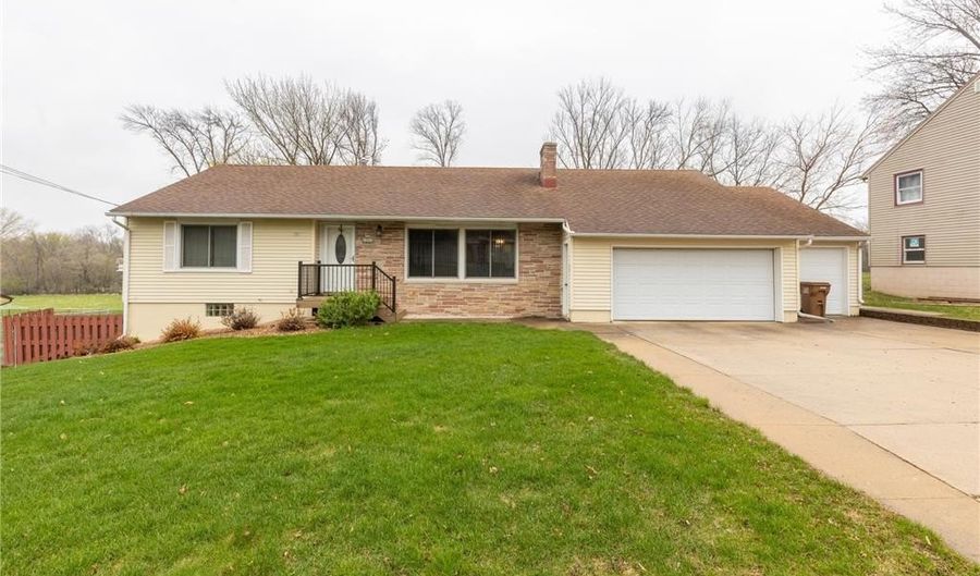 1505 16th St SW, Austin, MN 55912 - 3 Beds, 2 Bath