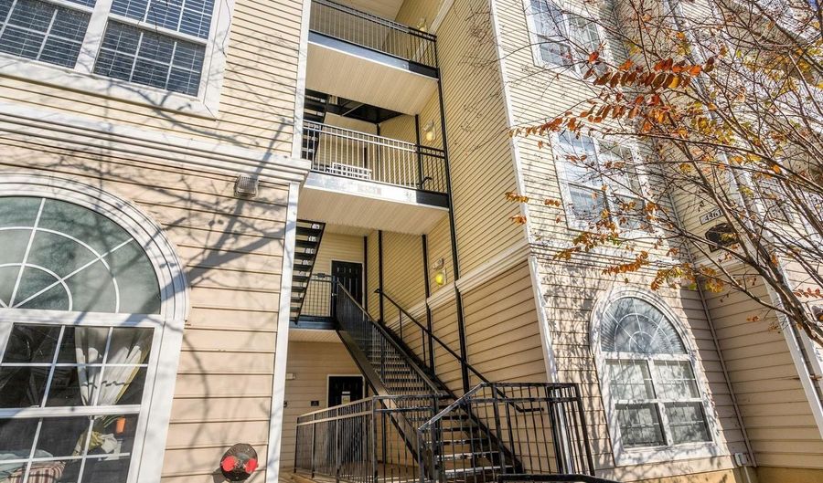 4561 STRUTFIELD Ln #3215, Alexandria, VA 22311 - 2 Beds, 1 Bath