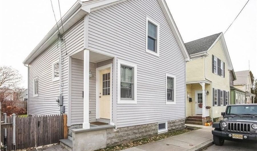 13 Lucas Ave, Newport, RI 02840 - 3 Beds, 3 Bath