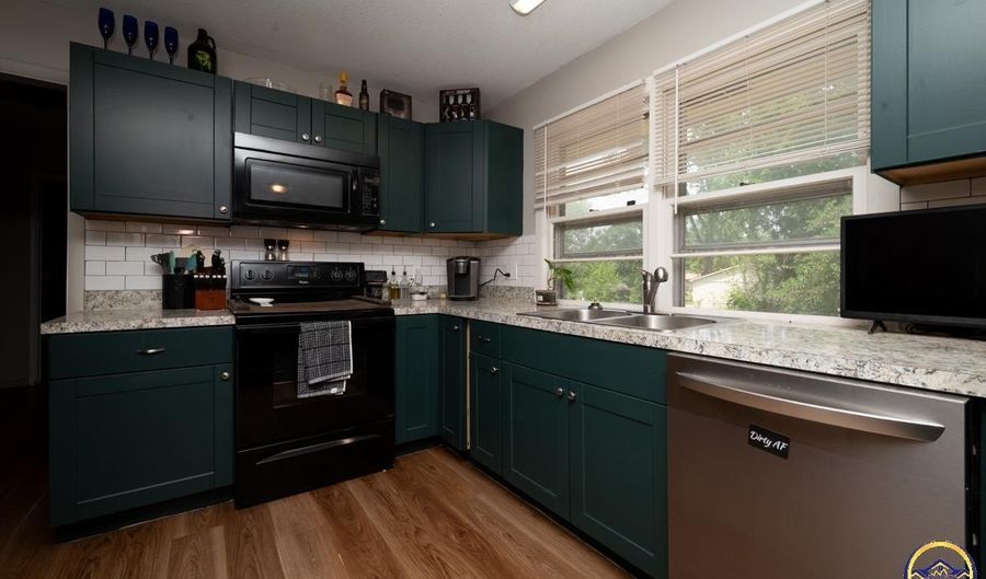 151 W 4th St, Auburn, KS 66402 - 3 Beds, 1 Bath