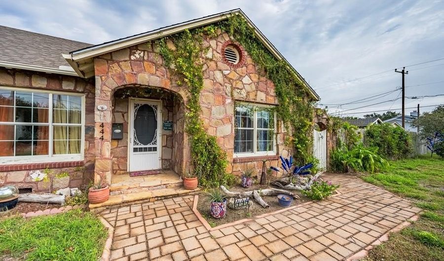 444 W Wheeler Ave, Aransas Pass, TX 78336 - 2 Beds, 1 Bath