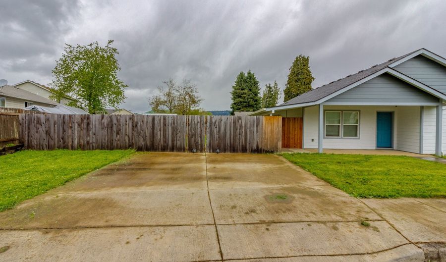 814 18TH Ave, Sweet Home, OR 97386 - 3 Beds, 2 Bath