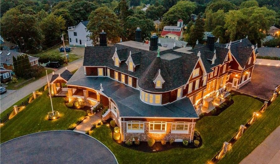 32 Lorraine St, Barrington, RI 02806 - 10 Beds, 12 Bath
