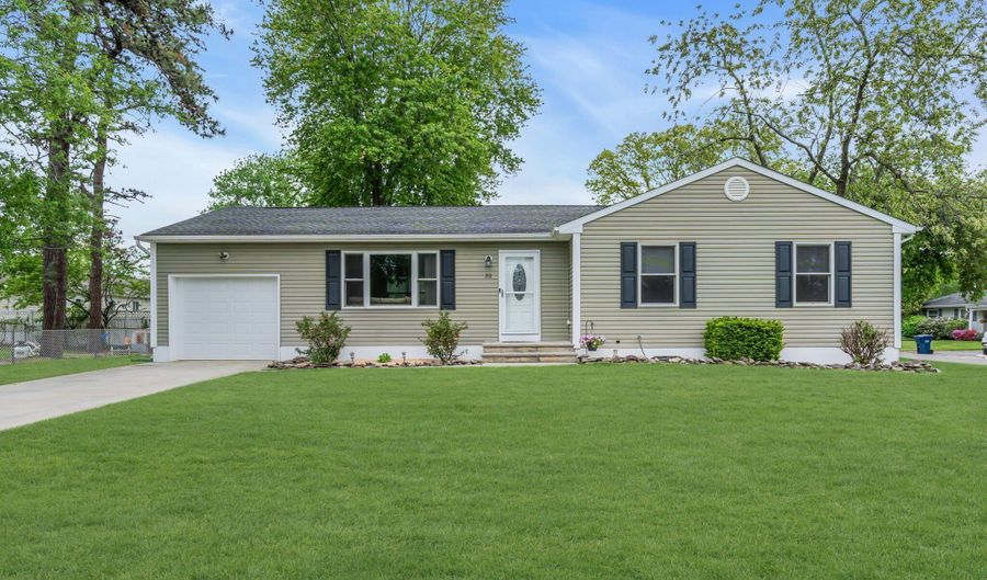 32 Bowline St, Beachwood, NJ 08722 - 3 Beds, 2 Bath