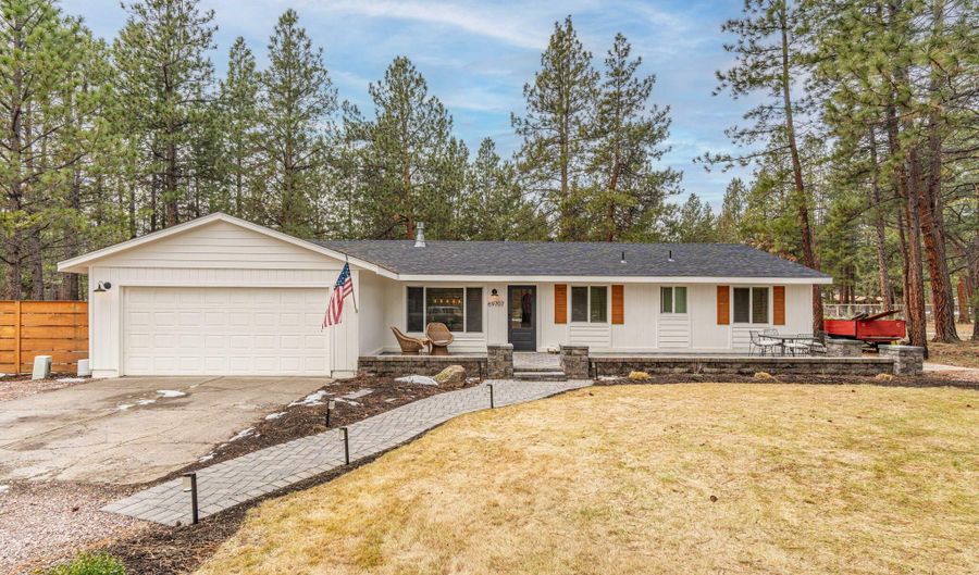 69707 Old Wagon Rd, Sisters, OR 97759 - 3 Beds, 2 Bath