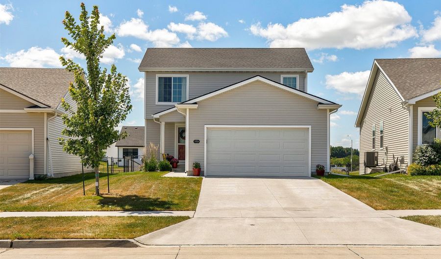 1924 17th St SE, Altoona, IA 50009 - 4 Beds, 4 Bath