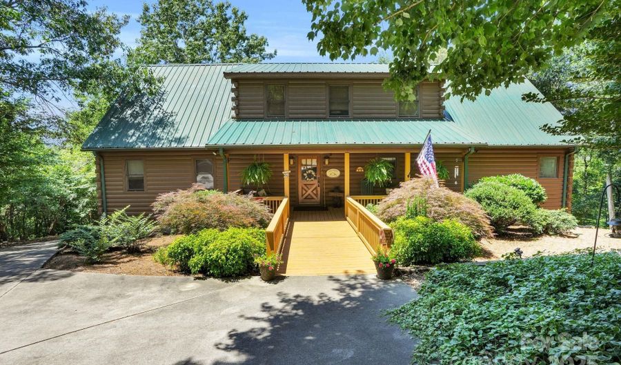 210 Big Rock Rd, Blacksburg, SC 29702 - 6 Beds, 5 Bath