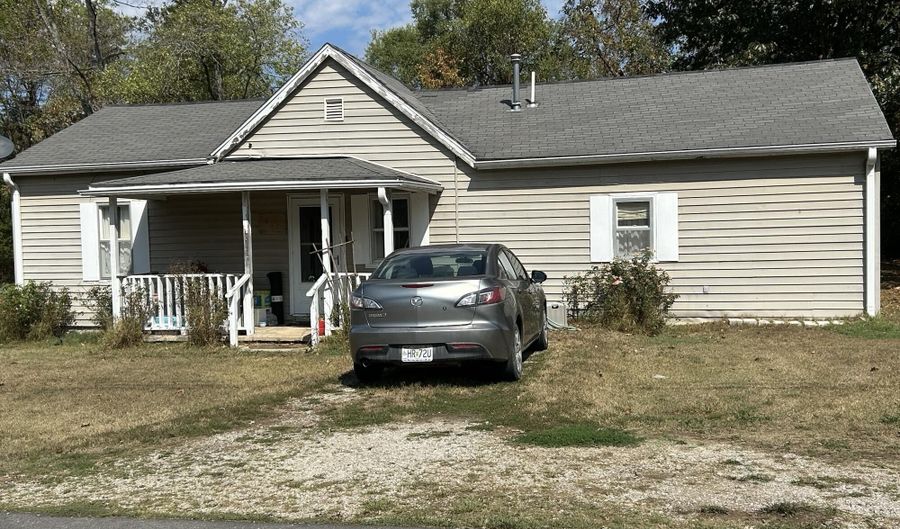 812 Valley Ave, Ava, MO 65608 - 3 Beds, 1 Bath