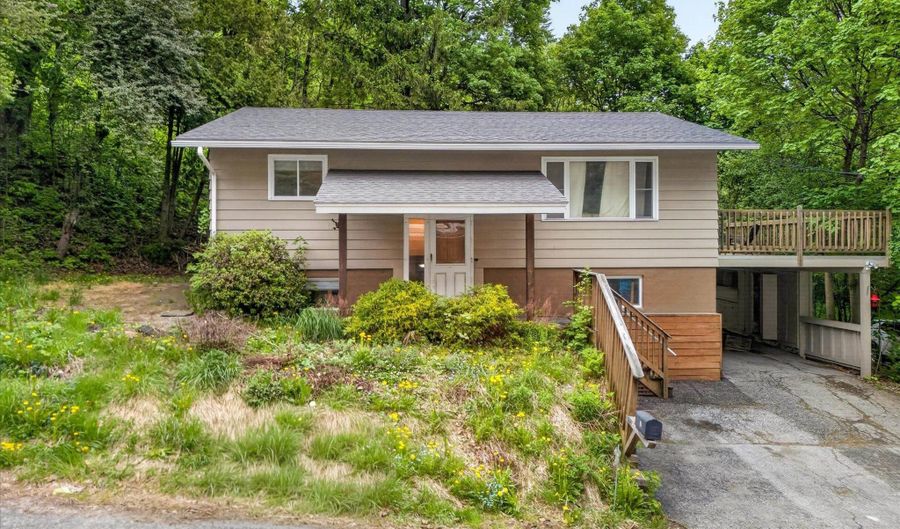 7 Wendell Pl, Barre, VT 05641 - 4 Beds, 2 Bath