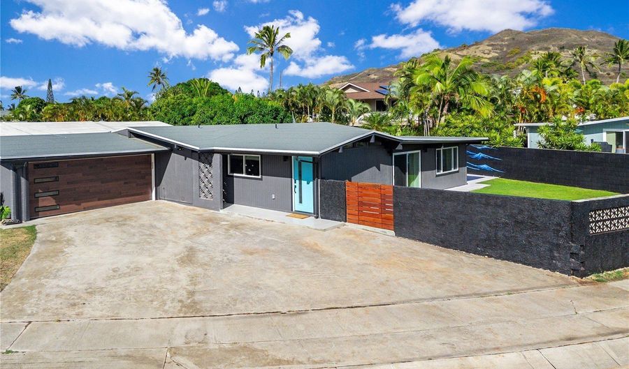 851 Halula Pl, Kailua, HI 96734 - 4 Beds, 2 Bath