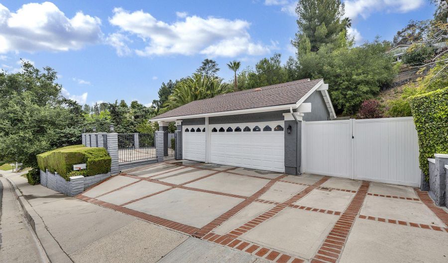 3950 United Rd, Agoura Hills, CA 91301 - 4 Beds, 2 Bath