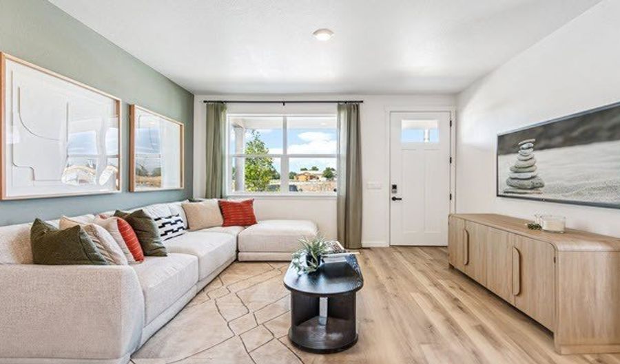 710 N. SHAWNEE St, Aurora, CO 80018 - 3 Beds, 3 Bath