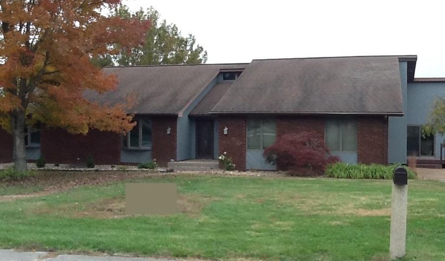 106 MIMOSA Dr, Anna, IL 62906 - 3 Beds, 4 Bath