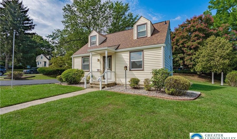 230 College Dr, Allentown, PA 18104 - 3 Beds, 2 Bath