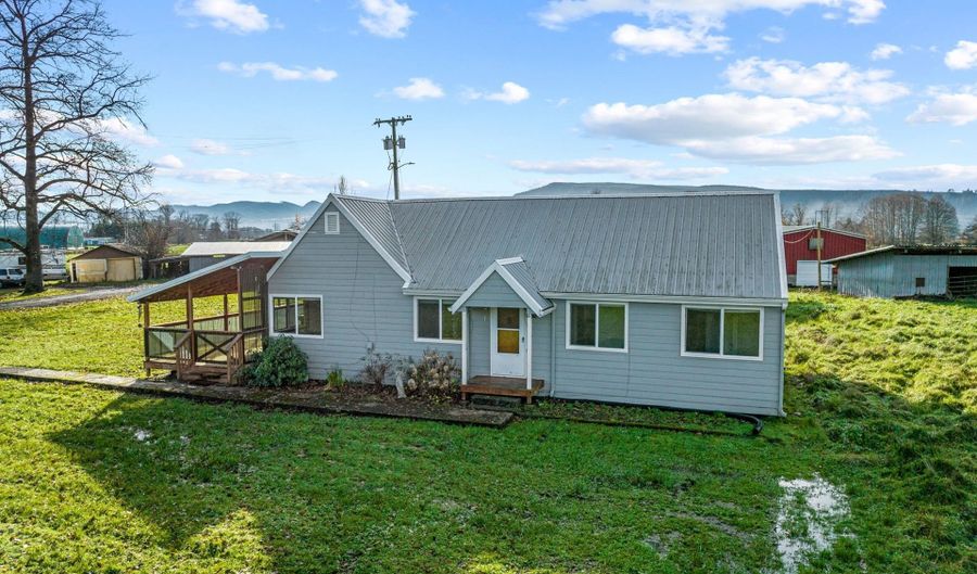 252 STATE ROUTE 409, Cathlamet, WA 98612 - 3 Beds, 2 Bath