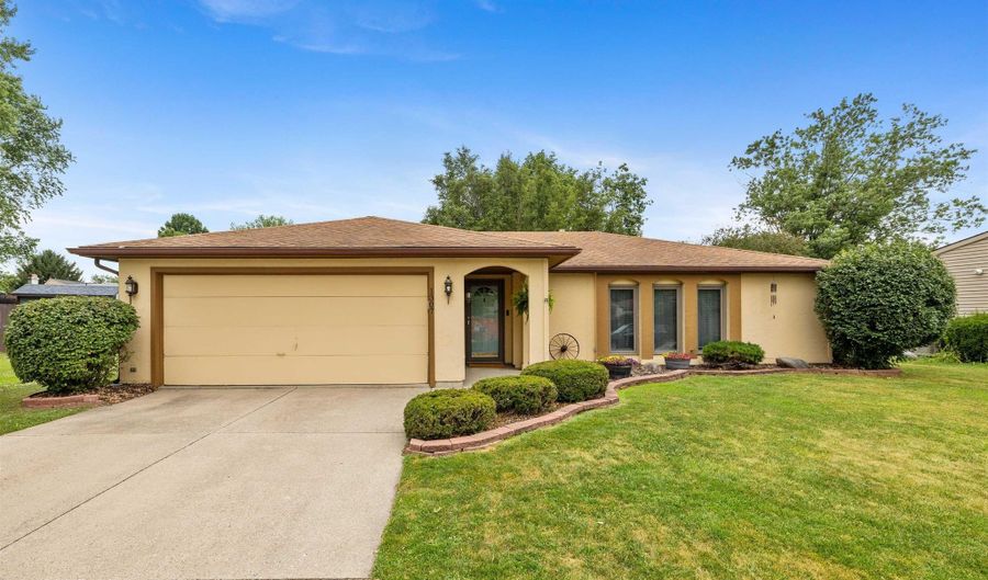 1307 Walker Ct, Auburn, IN 46706 - 3 Beds, 2 Bath