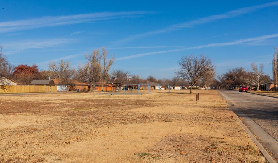 5807 CONTENTED Ln, Amarillo, TX 79109 - 3 Beds, 2 Bath