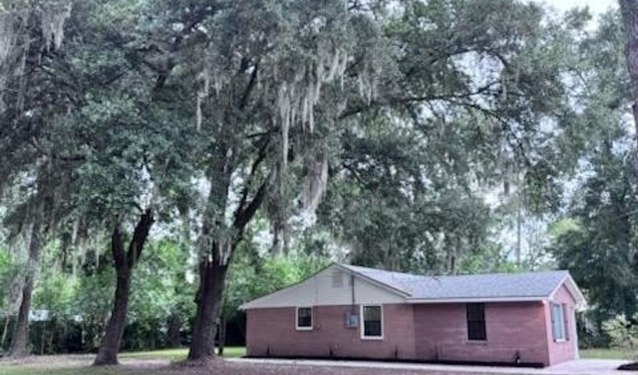 1008 Goodwin St, Beaufort, SC 29906 - 3 Beds, 2 Bath