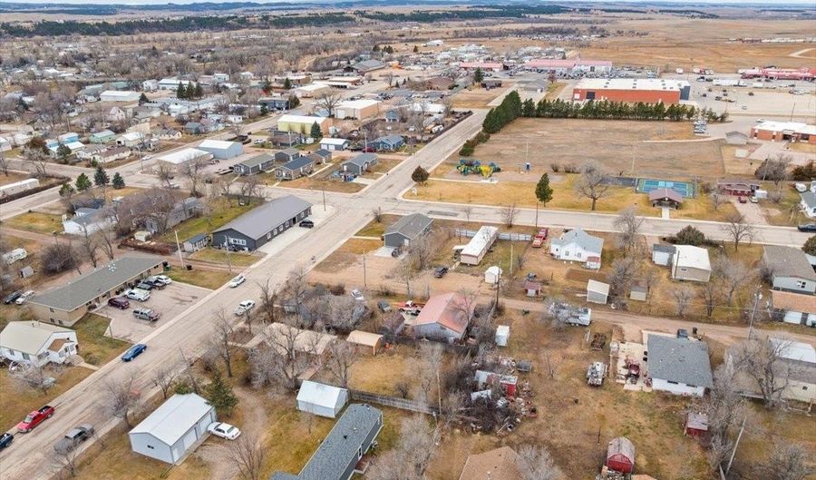 815 Aurora St, Belle Fourche, SD 57717 - 4 Beds, 2 Bath