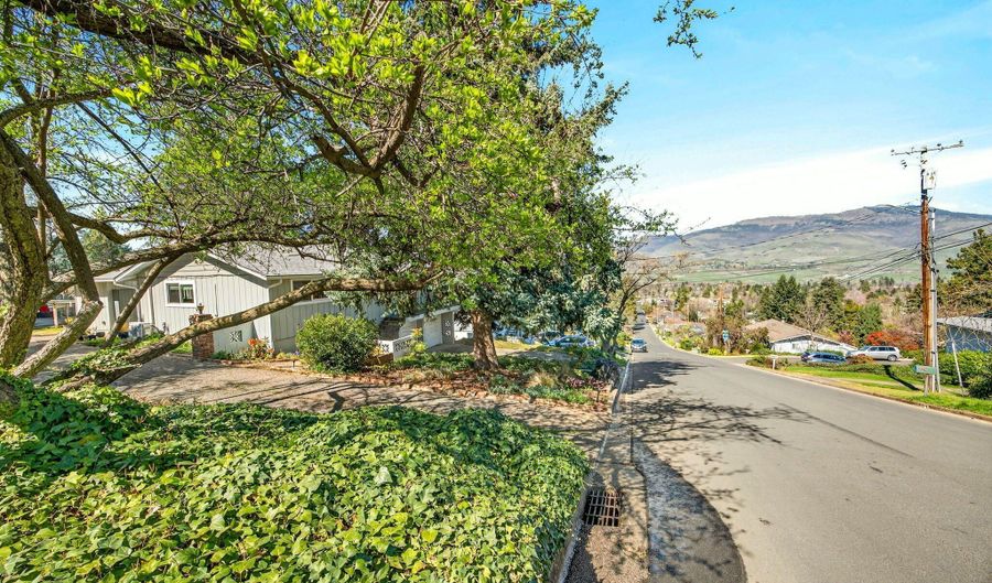 1159 Park St, Ashland, OR 97520 - 4 Beds, 4 Bath