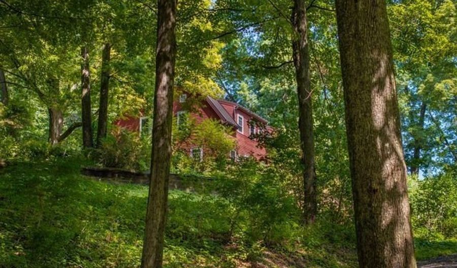 208 Wood Creek Rd, Bethlehem, CT 06751 - 3 Beds, 3 Bath