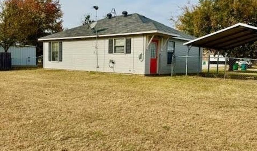 404 Leroy St, Alvord, TX 76225 - 2 Beds, 1 Bath