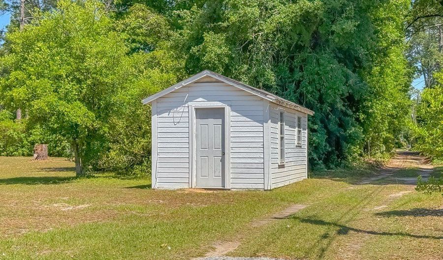 1107 Pine St, Bainbridge, GA 39819 - 4 Beds, 3 Bath