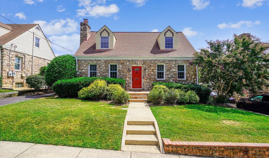 121 S FENWICK St, Arlington, VA 22204 - 5 Beds, 4 Bath