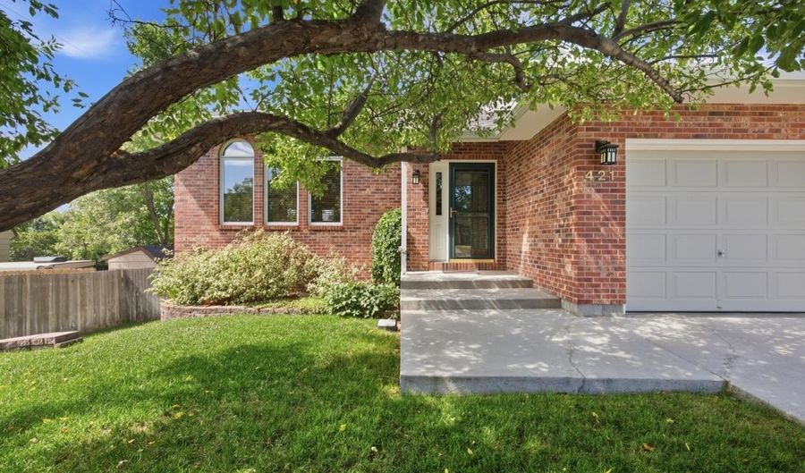 421 SIOUX Dr, Cheyenne, WY 82009 - 4 Beds, 4 Bath