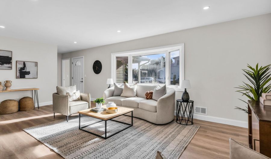 76 Maple St, Beachwood, NJ 08722 - 3 Beds, 1 Bath