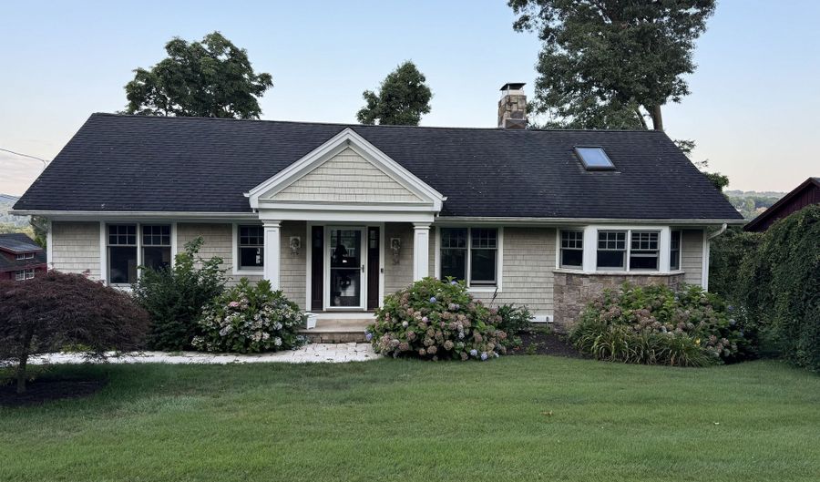 34 Skyline Dr, Brookfield, CT 06804 - 4 Beds, 3 Bath