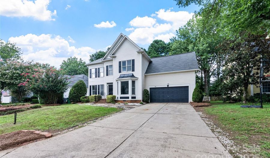 9418 Arborview Ct, Charlotte, NC 28269 - 4 Beds, 3 Bath
