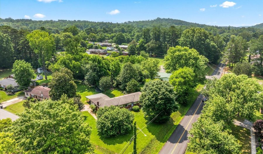 1239 Dossett St, Athens, TN 37303 - 3 Beds, 2 Bath