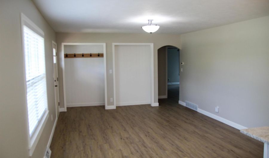 2110 L St, Auburn, NE 68305 - 3 Beds, 2 Bath