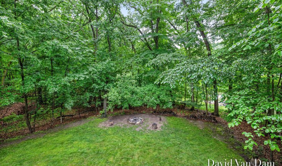 7920 Fitzsimmons Ct SE, Alto, MI 49302 - 4 Beds, 4 Bath