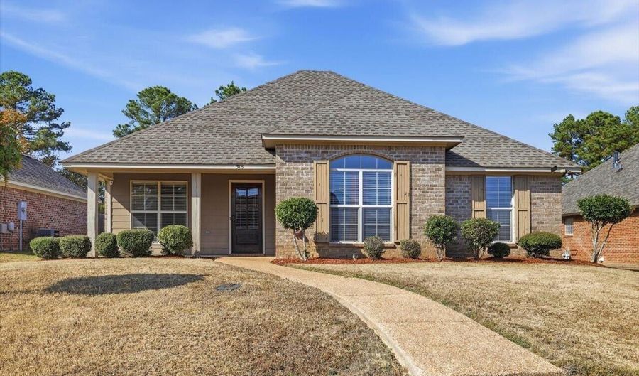318 Austin Cir, Brandon, MS 39047 - 3 Beds, 2 Bath