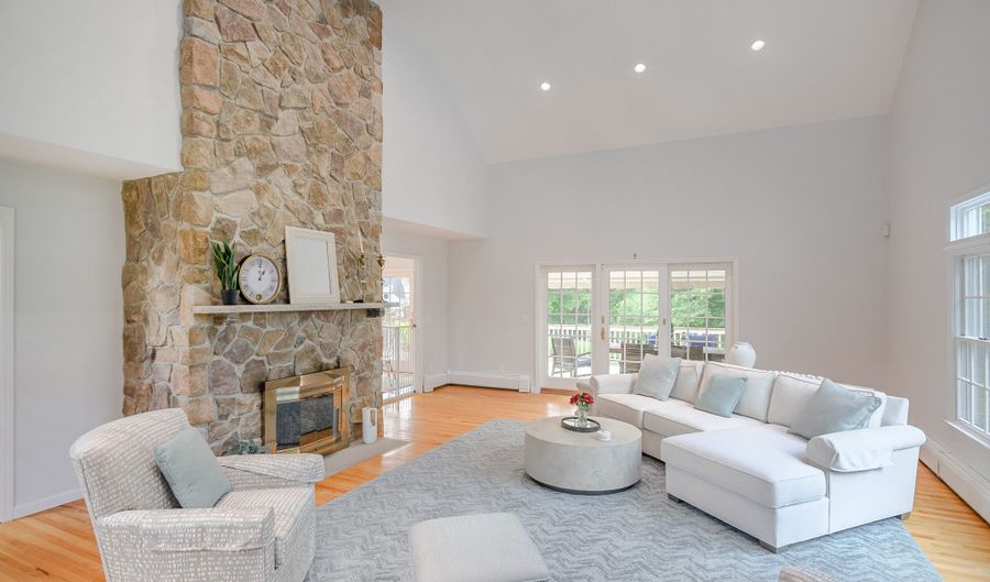 20 Laura Dr, Danbury, CT 06811 - 4 Beds, 5 Bath