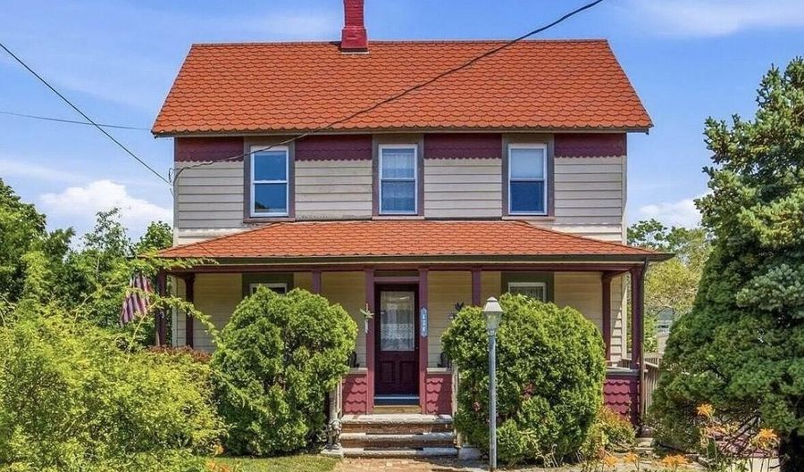 674 E Bay Ave, Barnegat, NJ 08005 - 5 Beds, 2 Bath
